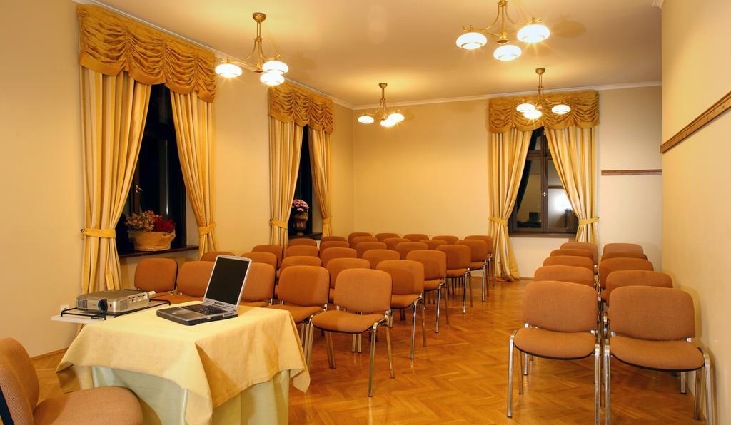 Lezno Palace ภายนอก รูปภาพ