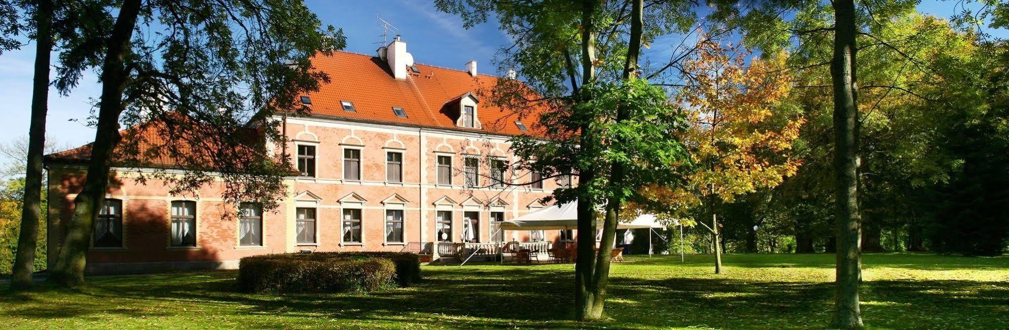 Lezno Palace ภายนอก รูปภาพ